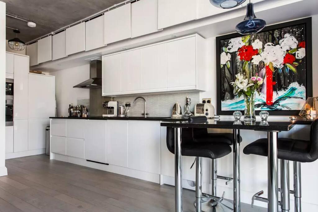 Canal-Side Apartment In Shoreditch Londres Exterior foto